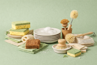 eco-friendly sponges and brushes made with natural ingredients