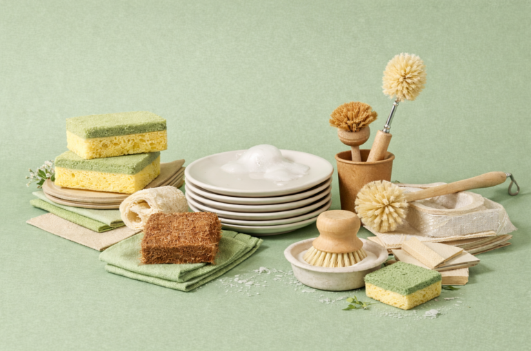 eco-friendly sponges and brushes made with natural ingredients