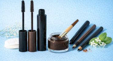 vegan organic and cruelty-free mascaras and eyeliners made with natural ingredients